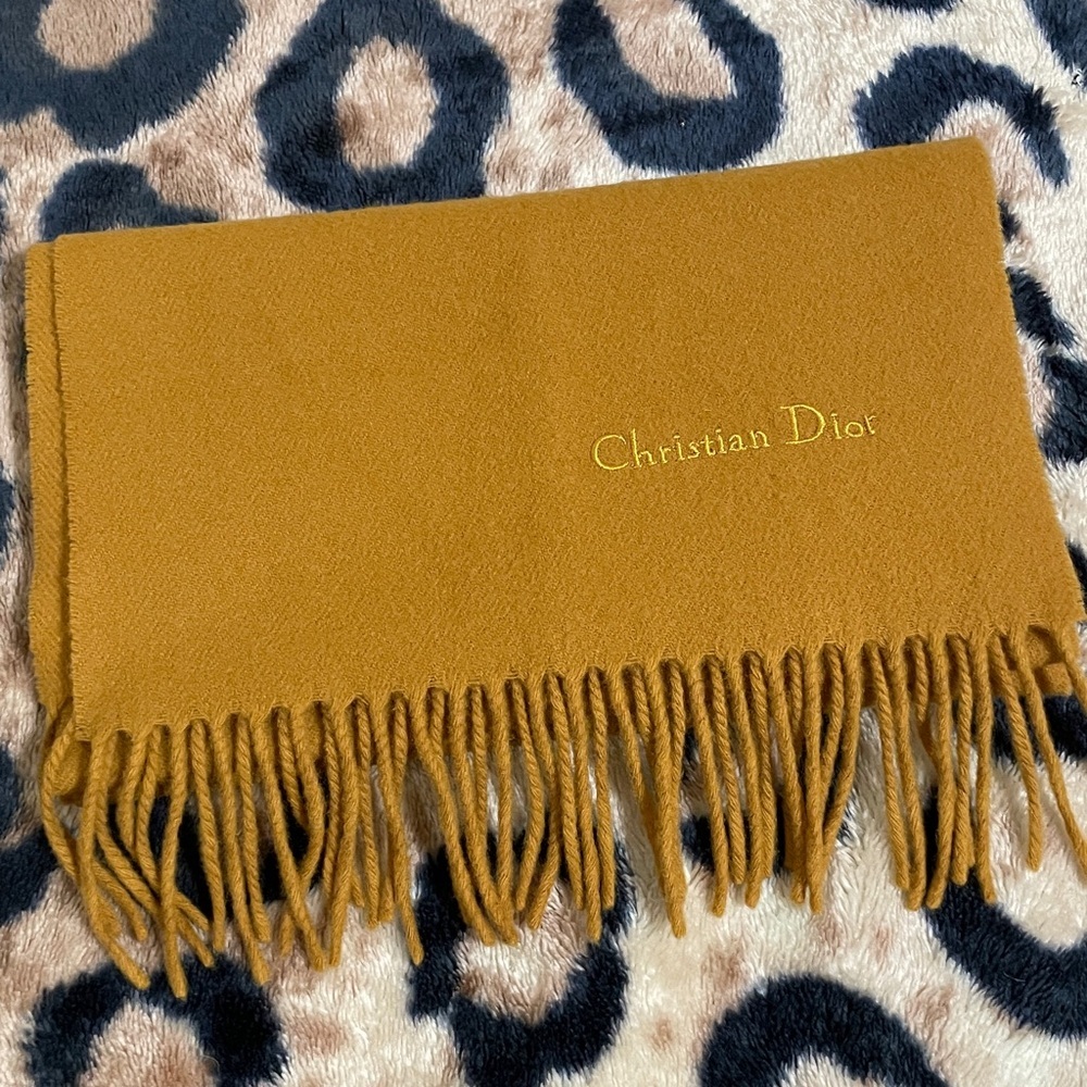 Dior Winter Scarf - Picture 6 of 6